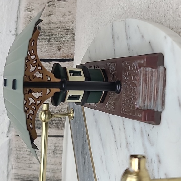 Department 56 Vintage Heritage Village Collection "Victoria Stn. Train Platform" - Picture 8 of 17